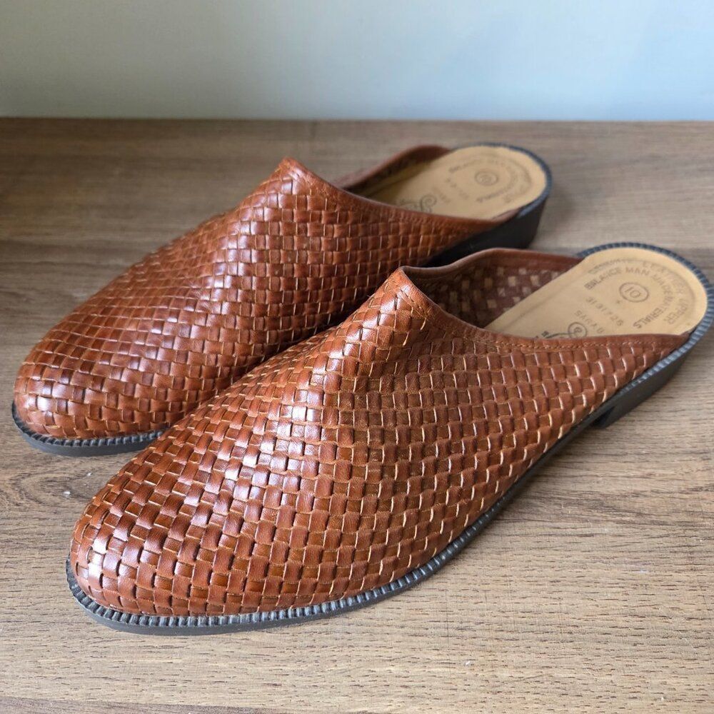 EUC LEATHER CRAFT BY FASHION TRADITION BEAUTIFUL LEATHER WOVEN LOW HEEL MULES 10